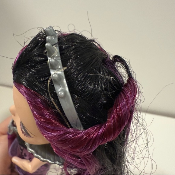Ever After High First Chapter Raven Queen Doll - Picture 5 of 8